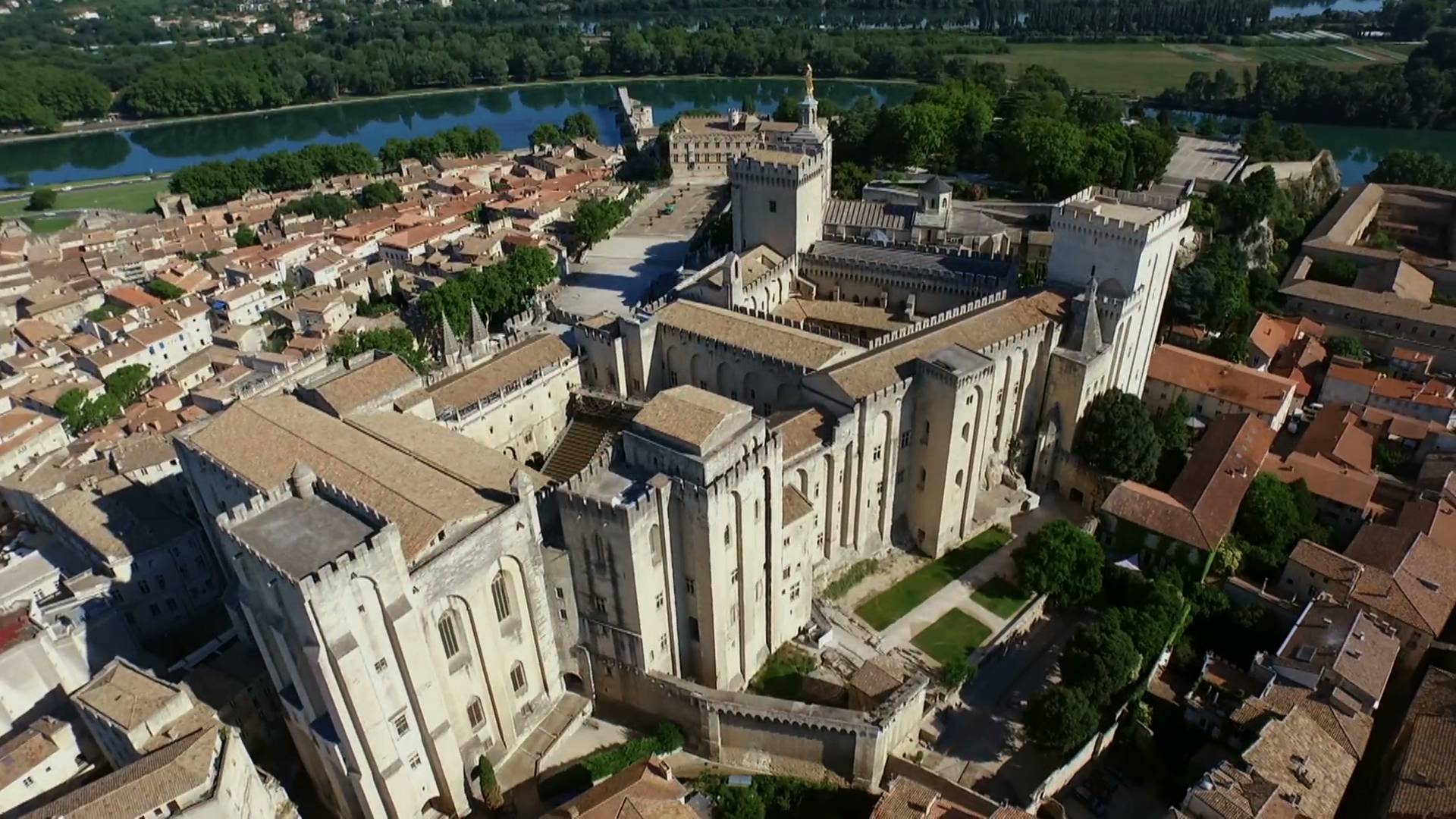 Papina palača: gotička tvrđava