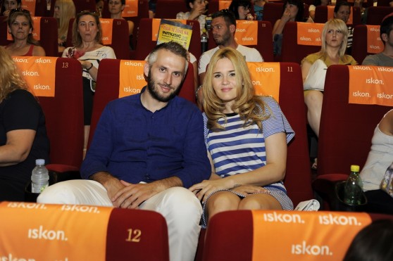 Održana Iskon premijera, Pjesma koja ljubav znači